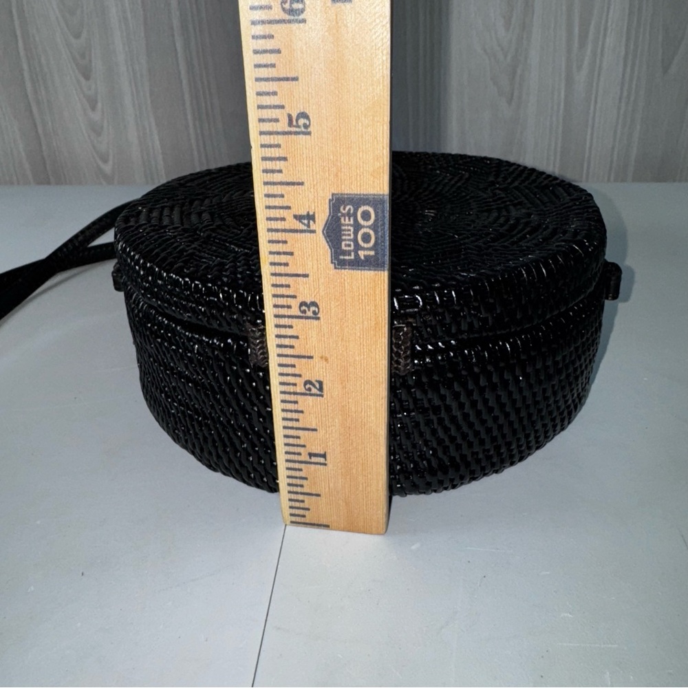 Round Woven Rattan Black Crossbody Purse Canteen Snap Closure Vintage Lined - Picture 4 of 7
